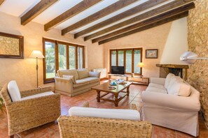 Living area - Casa Rafal - Three Bedroom Villa, Sleeps 6 (Mallorca)