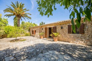 Exterior - Casa Rafal - Three Bedroom Villa, Sleeps 6 (Mallorca)