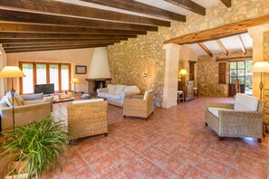Living area - Casa Rafal - Three Bedroom Villa, Sleeps 6 (Mallorca)