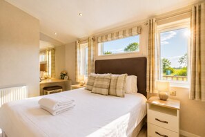 Iron/ironing board, travel cot, free WiFi, bed sheets - 2 Bed in Athelington (oc-d35071) (Athelington)