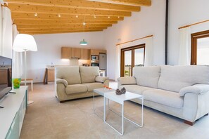 Fireplace - Casa Granada - Two Bedroom Villa, Sleeps 4 (Mallorca)