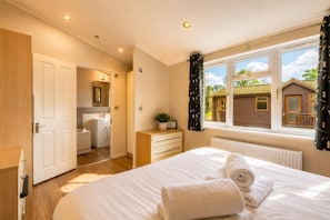 Bügeleisen/Bügelbrett, Reisekinderbett, kostenloses WLAN, Bettwäsche