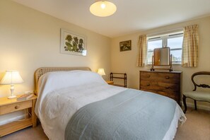 Iron/ironing board, free WiFi, bed sheets - 4 Bed in Llansantffraid (oc-g38212) (Llansantffraid)