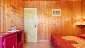 Room - Le Volcan d'Aizac Guest Room – Wood Room (Aizac)