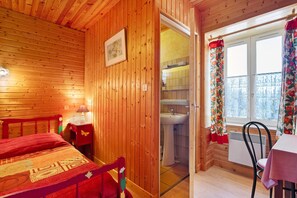 1 makuuhuone, silitysrauta/-lauta, Wi-Fi, vuodevaatteet