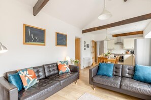 TV, fireplace - 3 Bed in Musbury (oc-o39087) (Musbury)