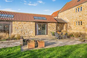 Exterior - 7 Bed in Borrowby (oc-o39894) (Borrowby)