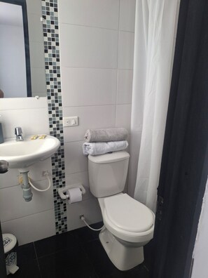 Bathroom - Vrbo Property (Bogotá, D.C.)