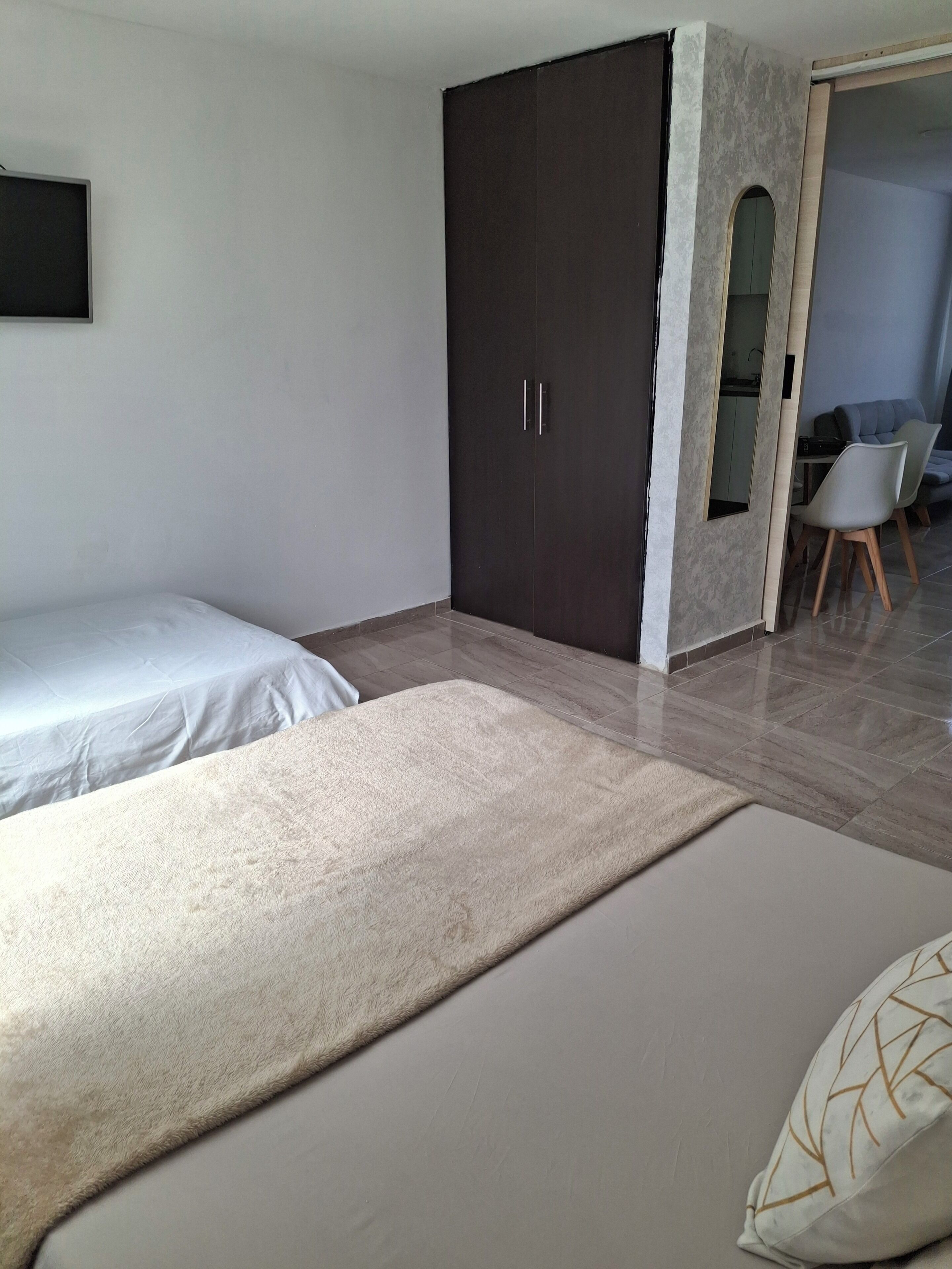 1 habitación, tabla de planchar con plancha, wifi y ropa de cama 