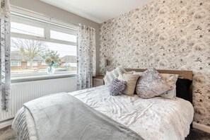 Bügeleisen/Bügelbrett, Reisekinderbett, kostenloses WLAN, Bettwäsche
