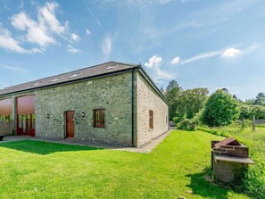 Exterior - 5 Bed in Llandovery (oc-bn209) (Llanfair-ar-y-Bryn)