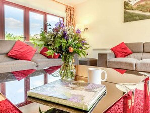 TV - 5 Bed in Llandovery (oc-bn209) (Llanfair-ar-y-Bryn)