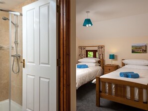 Towels - 4 Bed in Llandovery (oc-bn208) (Llanfair-ar-y-Bryn)