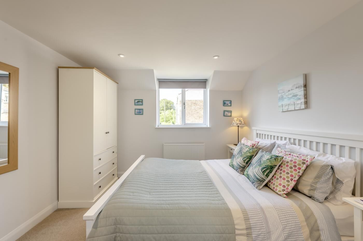 3 bedrooms, WiFi (free), bed sheets