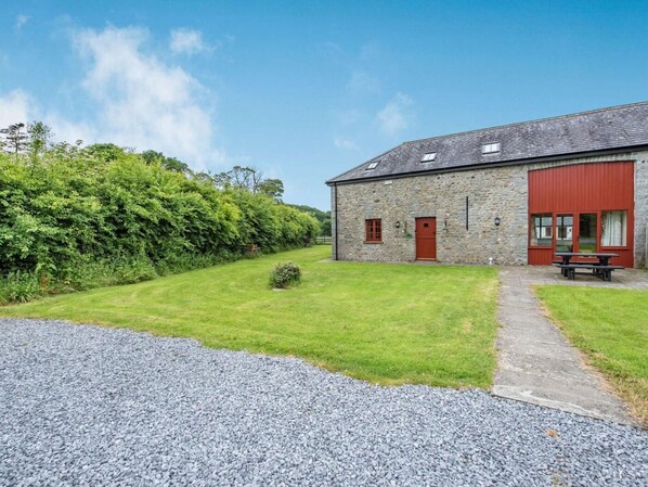 Exterior - 3 Bed in Llandovery (oc-bn287) (Llanfair-ar-y-Bryn)