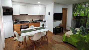 Apartemen, pemandangan kota | Dapur pribadi