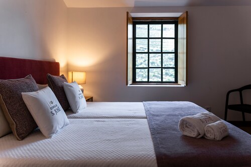 Chalet 'Rosa' with Shared Pool, Wi-Fi and Air Conditioning