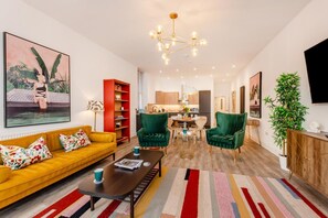 TV - 2 Bed in Southport (oc-b34811) (Southport)