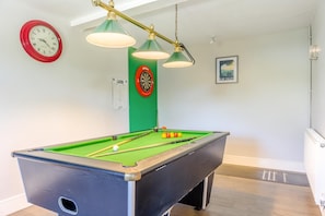 A pool table with billiard balls, a dartboard, and a clock on the wall. - 4 Bed in Builth Wells (oc-t38238) (Treflys)