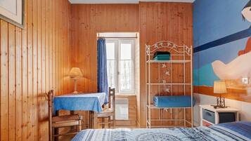 1 chambre, fer et planche à repasser, Wi-Fi, draps fournis