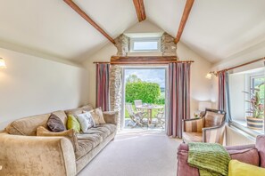 TV, fireplace - 2 Bed in Stretton Westwood (oc-c40243) (Harley)