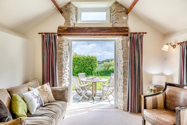 TV, fireplace - 2 Bed in Stretton Westwood (oc-c40243) (Harley)