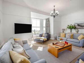 TV - 8 Bed in Barmouth (oc-89784) (Barmouth)
