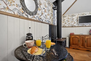 Dining - 1 Bed in Liddington (oc-p38232) (Liddington)