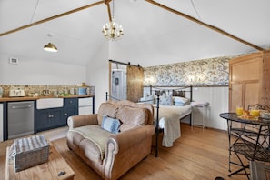 Iron/ironing board, WiFi (free), bed sheets - 1 Bed in Liddington (oc-p38232) (Liddington)