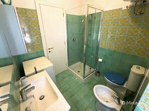 Bathroom - Vrbo Property (Lerici)