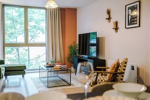 TV - 2BR Apartment in Manchester - Free Parking - Sleeps 4 (Stretford)