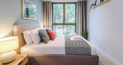 2BR Apartment in Manchester - Free Parking