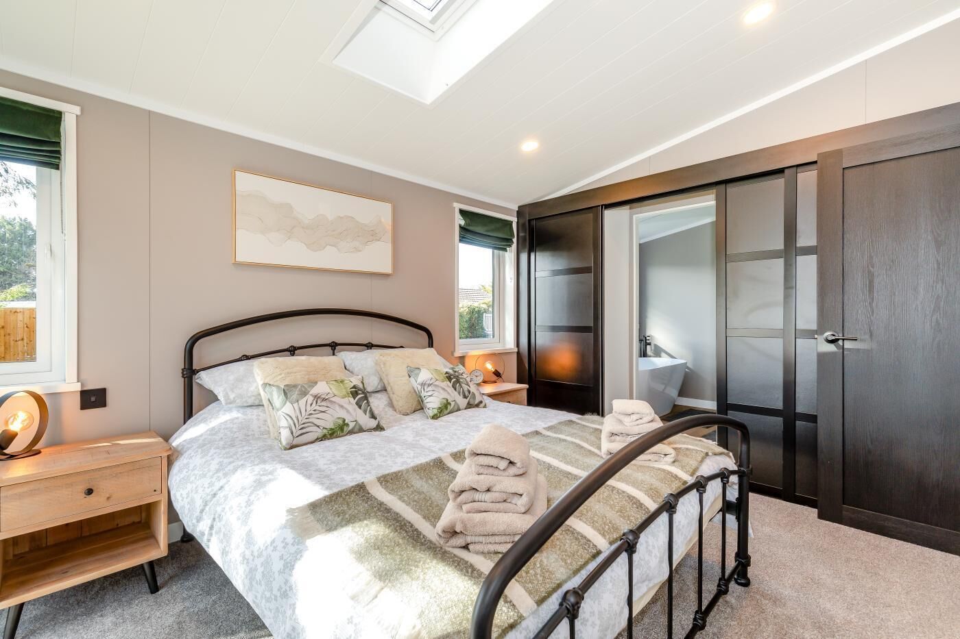 2 bedrooms, iron/ironing board, WiFi (free), bed sheets