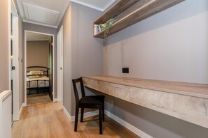 A hallway with a bed, a wooden desk, and a chair. - 2 Bed in Pocklington (oc-o39068) (Pocklington)