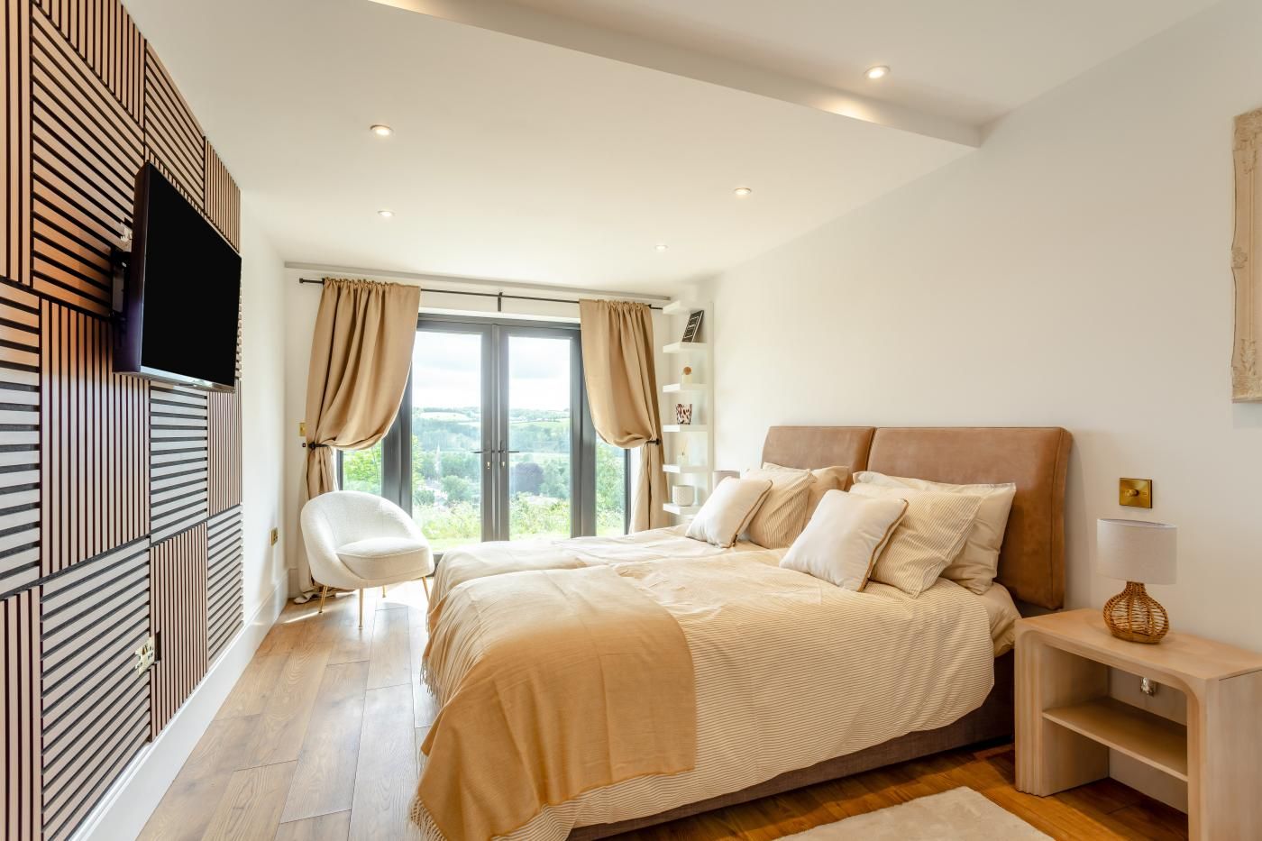 4 bedrooms, iron/ironing board, travel cot, free WiFi