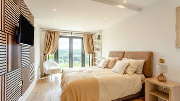 4 bedrooms, iron/ironing board, travel cot, free WiFi