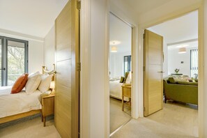 Bügeleisen/Bügelbrett, Reisekinderbett, kostenloses WLAN, Bettwäsche