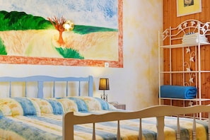 1 habitación, tabla de planchar con plancha, wifi y ropa de cama 