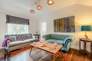 TV, fireplace - 2 Bed in North Reston (oc-p34777) (North Reston)