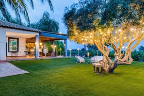 Property grounds - El Bancalito—A Farmhouse with a Pool for Groups (Los Montesinos)