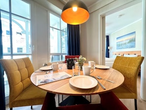 Apartment | Dining - Moderne Ferienwohnung mit Balkon in Sellin (Sellin)