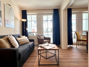 Apartment | Living room - Moderne Ferienwohnung mit Balkon in Sellin (Sellin)