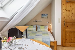 Room - Ferienwohnung "Utkiek" - die kleine Wohlfühloase in Werdum (Werdum)