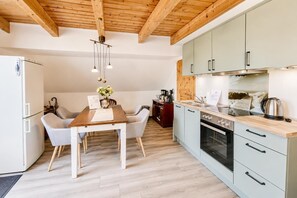 Private kitchen - Ferienwohnung "Ostfreesenstuv" - Stilvolle Auszeit im Grünen von Ardorf (Wittmund)