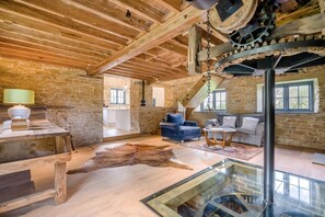 Fernseher, Kamin