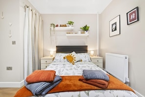 Bügeleisen/Bügelbrett, Reisekinderbett, kostenloses WLAN, Bettwäsche