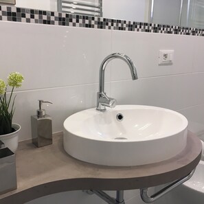 Bathroom - Vrbo Property (Roma)
