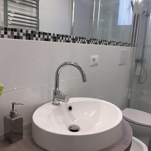Bathroom - Vrbo Property (Roma)