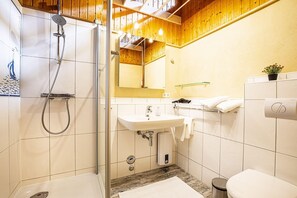 Bathroom - Ferienwohnung "Fasanenest" - Wohlfühlwohnung mit Zugang zum Wasser (Wittmund)