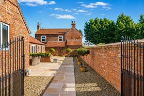 Terrace/patio - 2 Bed in Gransmoor (oc-c37883) (Gransmoor)